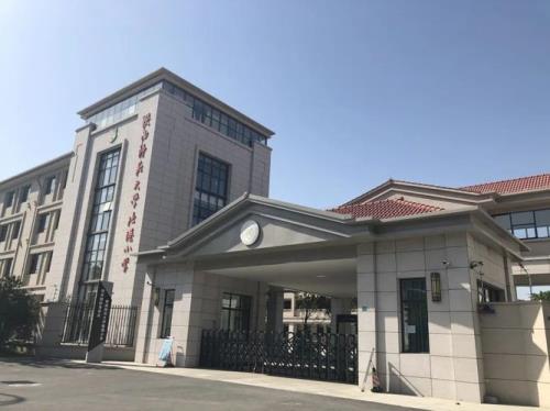 高新陆港中学介绍