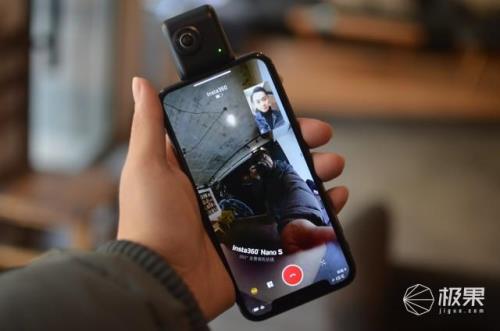 为什么iphone拍视频脸是反的