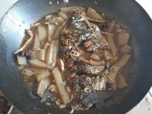 藕炖鱼家常做法
