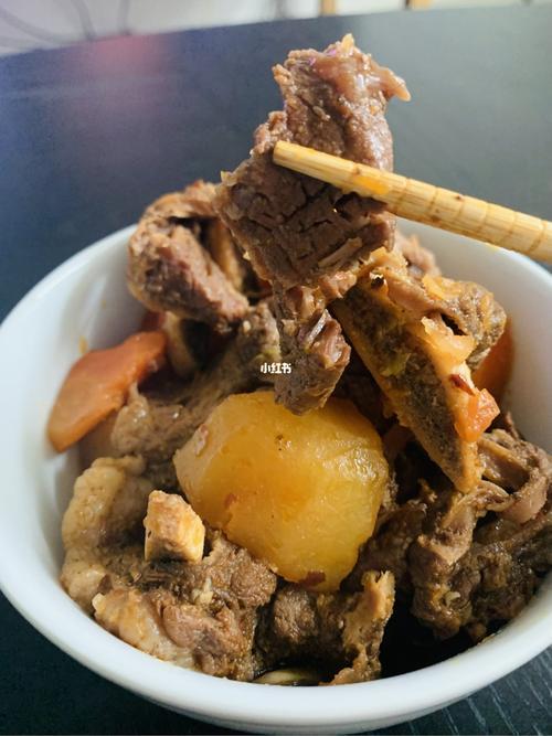 牛仔骨汤炖胡萝卜营养价值