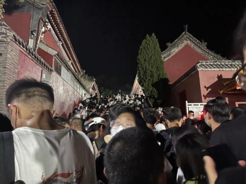 七八月泰山旅游人多吗