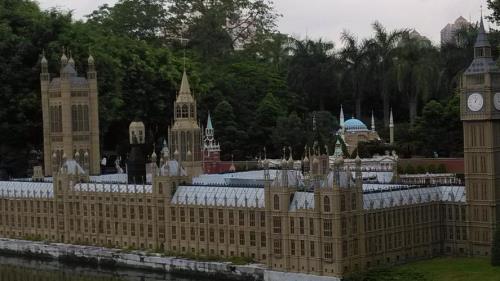 深圳世界之窗下雨天能玩吗