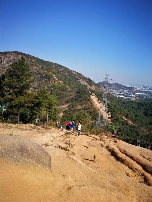 苏州灵岩山多高啊