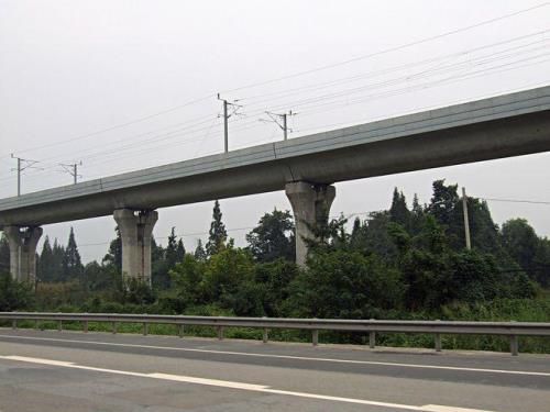 长沙哪一条高架下有铁路