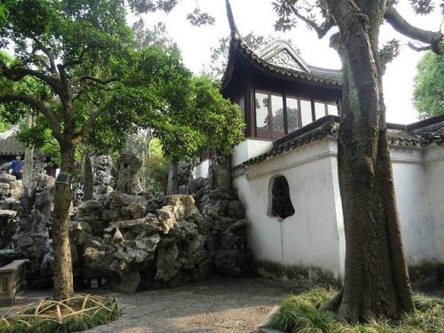拙政园离哪个火车站近