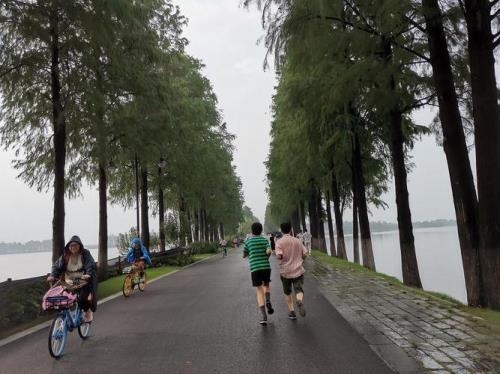 东湖绿道骑行一圈多少公里