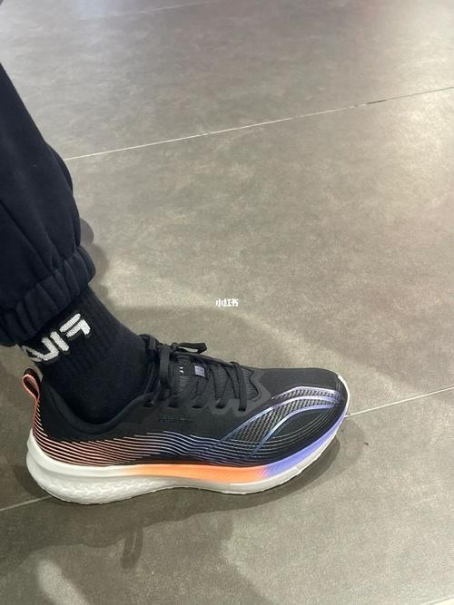 李宁赤兔5pro鞋舌歪怎么办