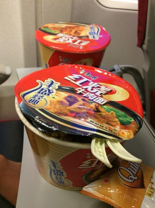飞机上可以吃方便面吗