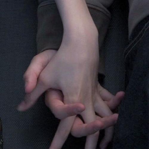 朋友发十指紧扣图片怎么回复