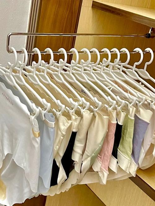 湿的衣服放在衣柜里会怎样
