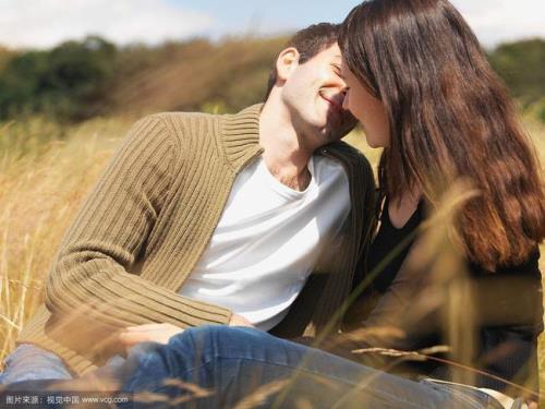 男生接吻时睁眼是为什么