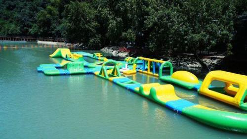 沸腾坝玩水要带泳衣吗