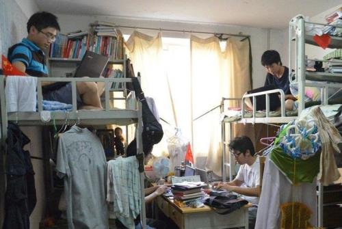 男生会在宿舍聊什么