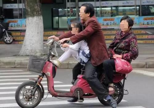 穿裙子怎么骑电动车