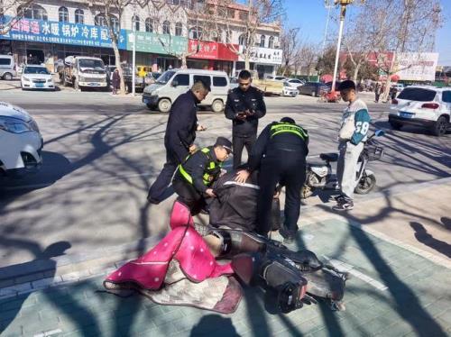 侧身扶人什么意思