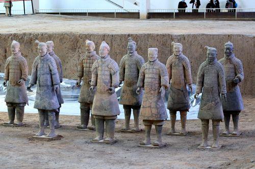 兵马俑路边的导游可以请吗