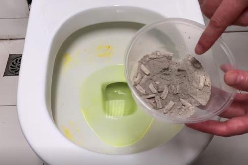 马桶里的黄渍怎么清除