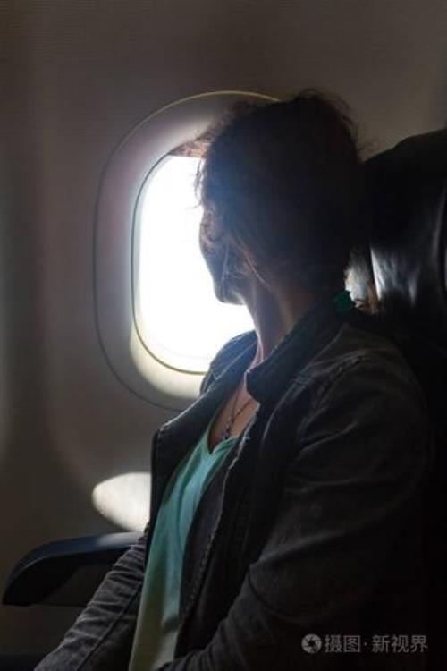 飞机靠窗座位太阳会晒得很热吗