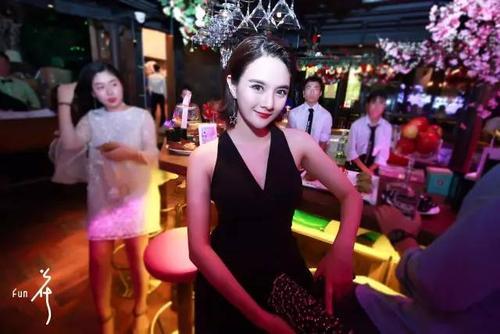海口呀诺达酒吧董事长是谁