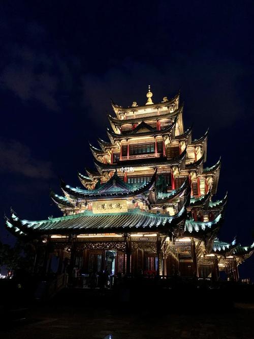 鸿恩寺要爬多高