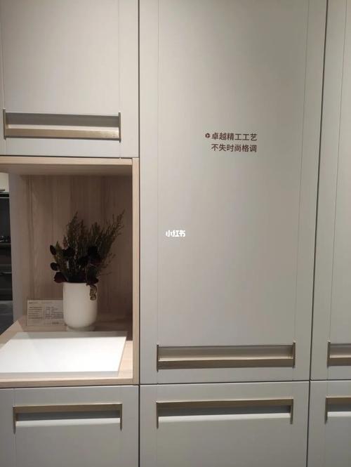 月牙白柜子搭配什么颜色墙面