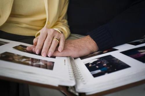 男友的亲人过世怎么安慰