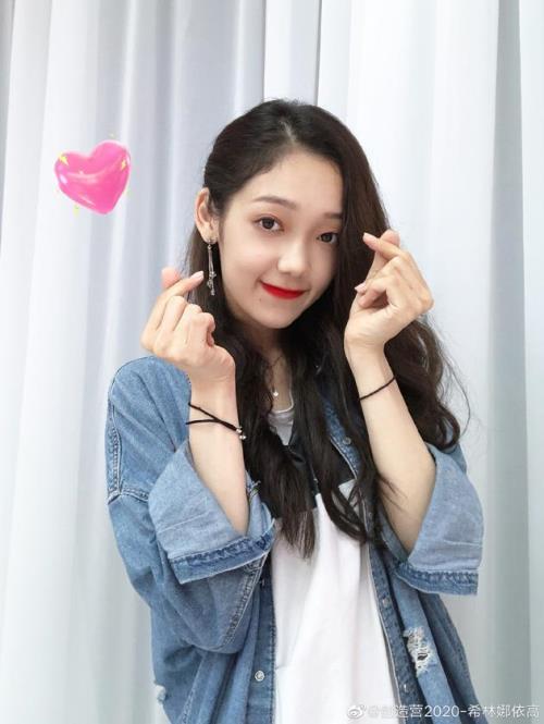 希林娜依高多少岁