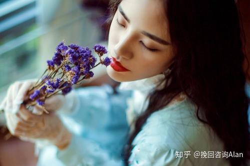 判断已婚女人对你动心眼神