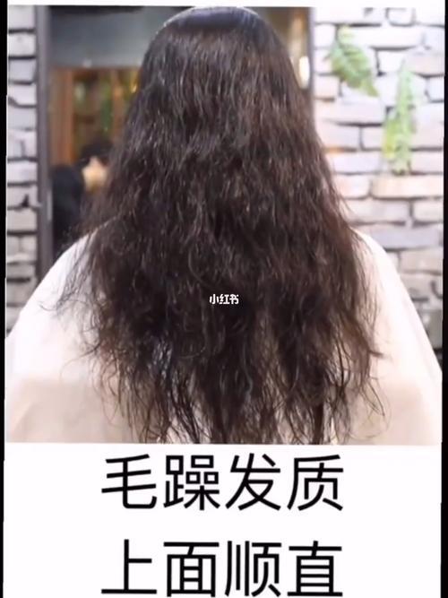 烫发纵向卷和横向卷哪个更蓬