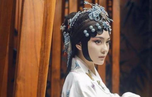青衣和花旦有什么区别