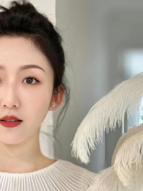 男生对女生挑眉毛是什么意思