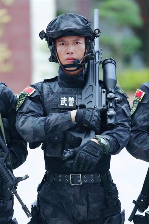 利刃出击小帅偷开警车是哪一集