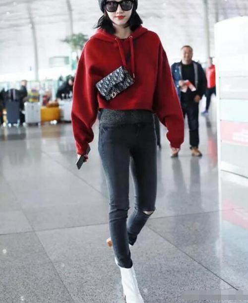 卫衣可以配圆头皮鞋嘛