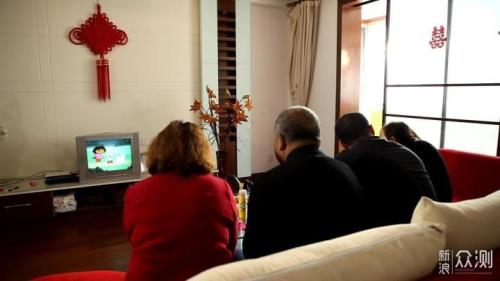 春晚现场看特效和电视上一样吗