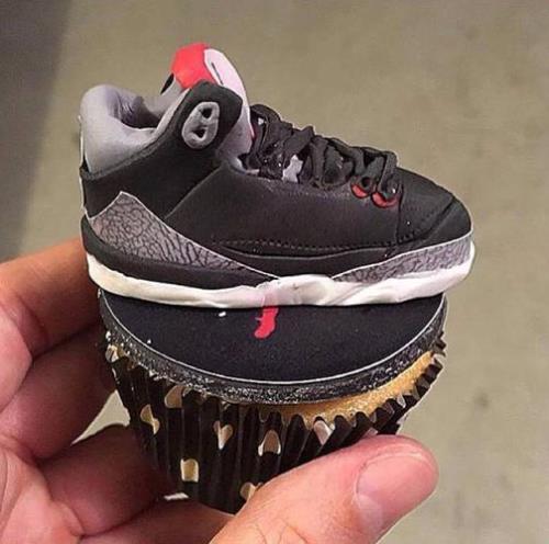 蛋糕用鞋子踩过，还能吃吗