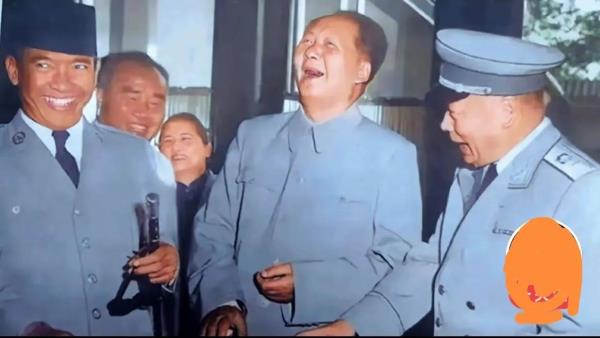 毛主席、周总理和改革开放总设计师小平同志灿烂舒心的笑容