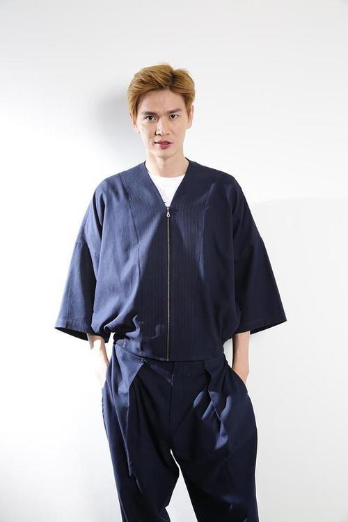 鲍春来有多高