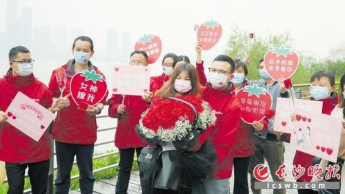 拥抱幸福周红英结局