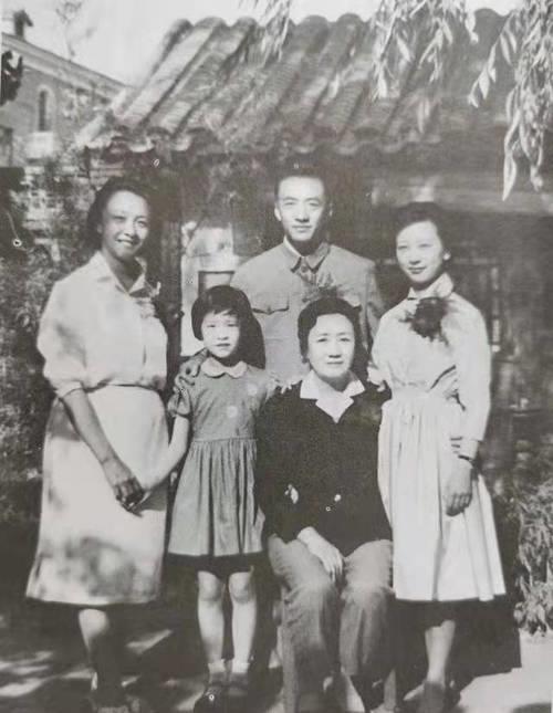 董竹君什么星座