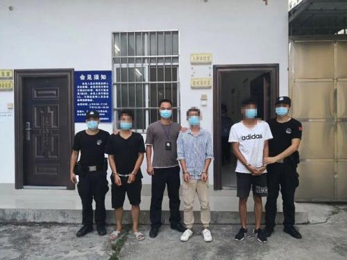 三个朋友顺手牵羊算团伙盗窃吗